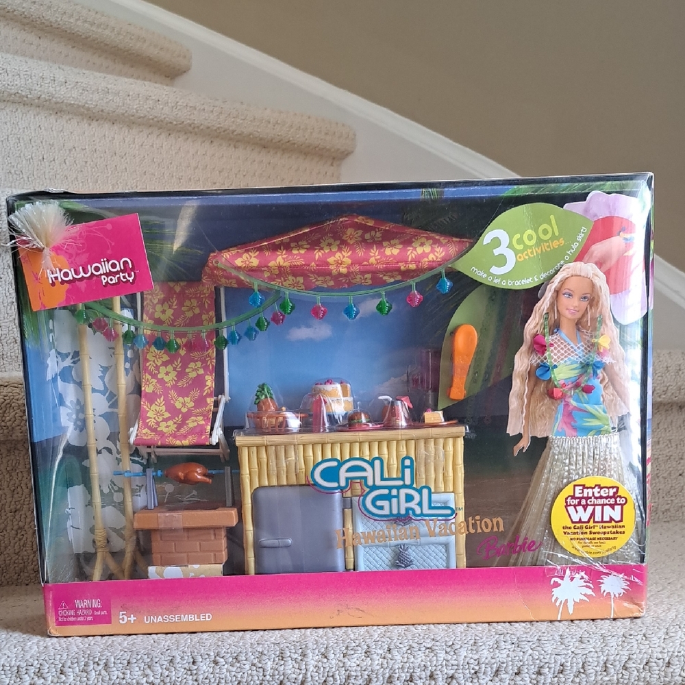 2006 Barbie Cali Girl Hawaiian Vacation Luau Playset. Brand New!